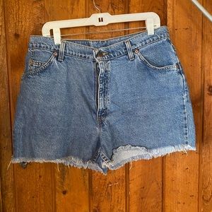 VINTAGE Levi cut off shorts